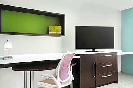 Queen Studio with Two Queen Beds - Mobility and Hearing Access/Non-Smoking