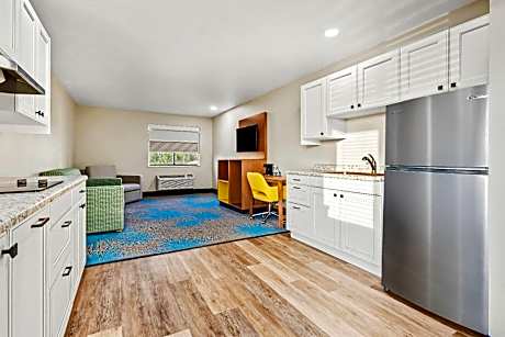 2 Queen Beds Suite Non-Smoking