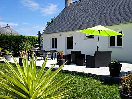 Comfortable Bungalow, Pink Granite Coast