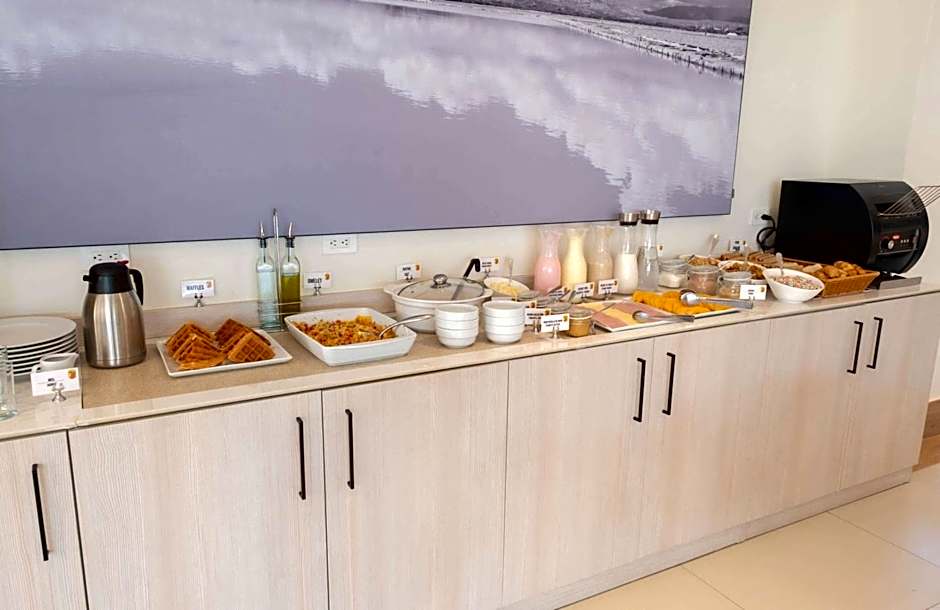 Super 8 by Wyndham Manzanillo