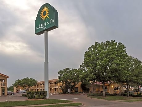 La Quinta Inn & Suites by Wyndham Wichita Falls Airport Area