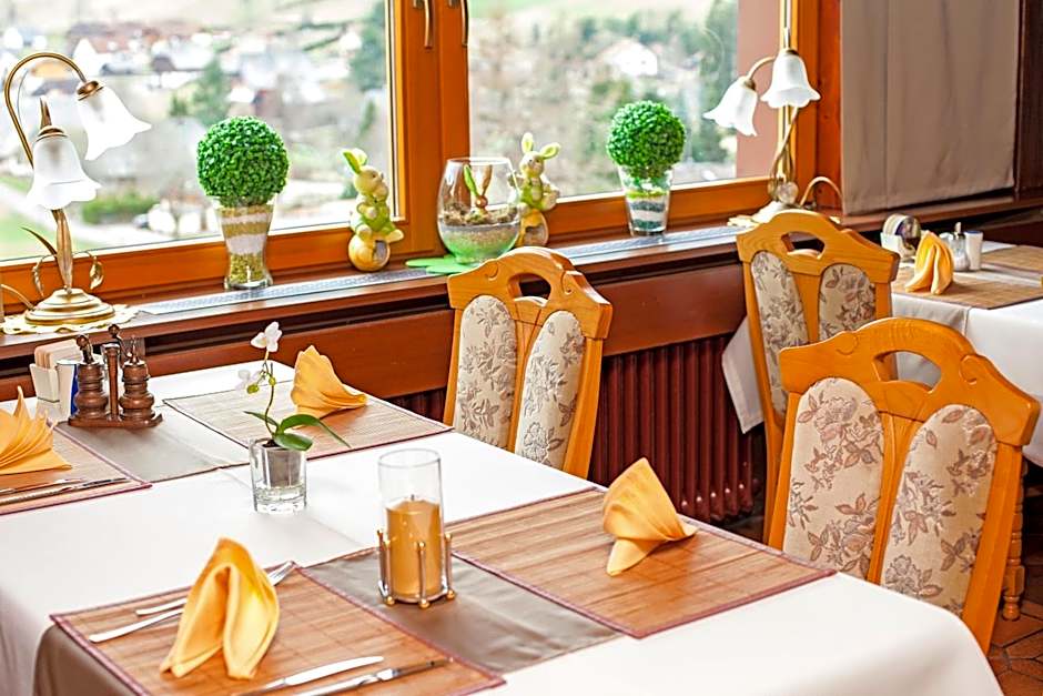 Auerhahn Bed and Breakfast - Black Forest - Waldhotel