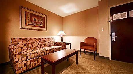 2 Queen Beds Mobility Accessible With Bathtub