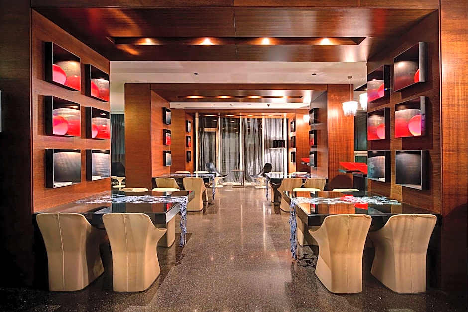 Olivia Plaza Hotel