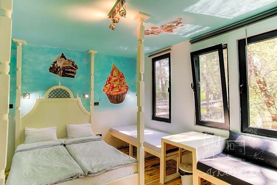ArkaBarka Floating Hostel