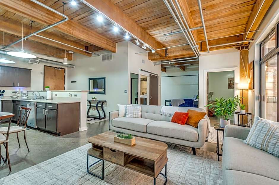 Downtown Dallas Condo - 2BR 1BA