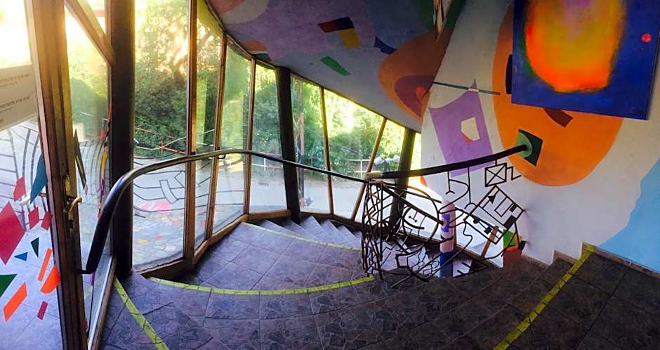 Hotel sebarozvoja s možnosťou získania poznania a inšpirujúcich prostriedkov na uplatňovanie vedomia, premenu seba a prostredia interiéru