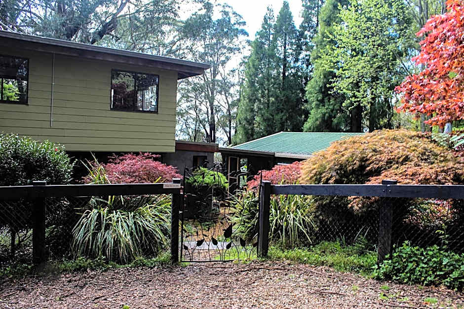 Tomah Retreat - Studio BREATHE with fireplace