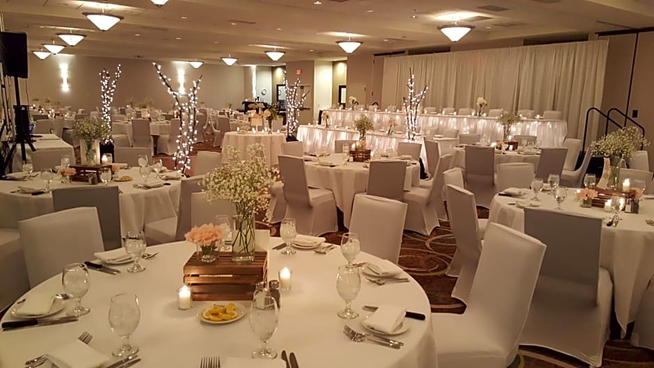 Holiday Inn Hotel & Suites Bloomington Airport, an IHG Hotel