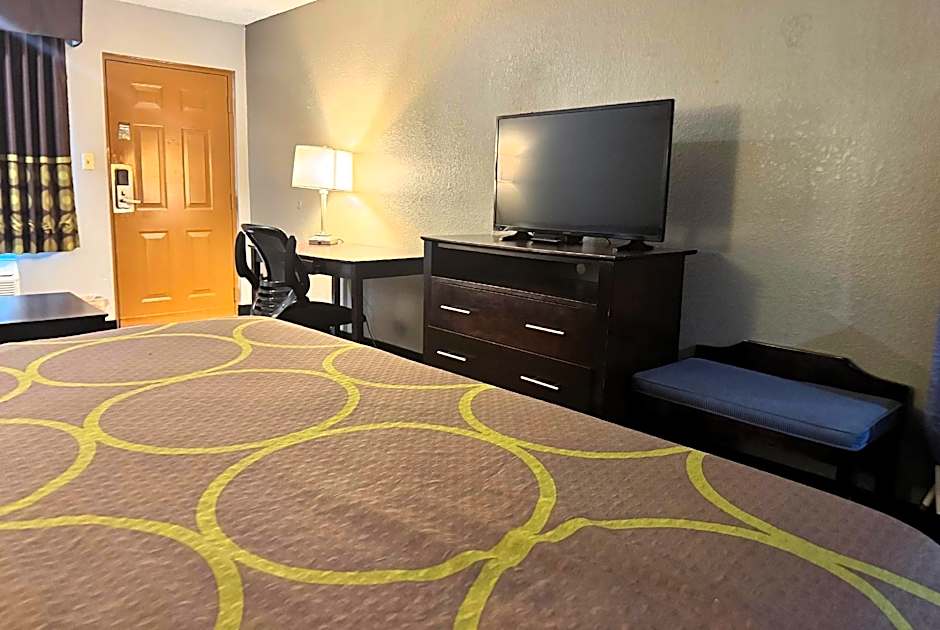 Super 8 by Wyndham Meridian