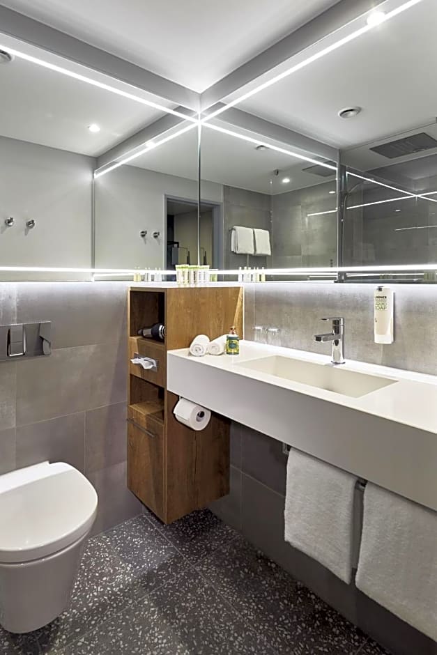 Lindner Hotel Cologne City Plaza, part of JdV by Hyatt