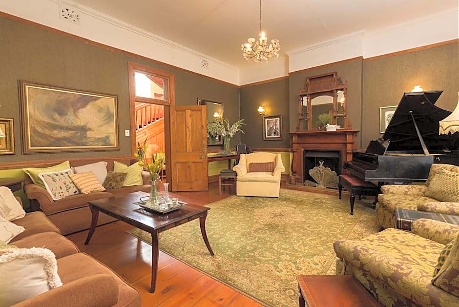 Royston Hall Historical Guesthouse