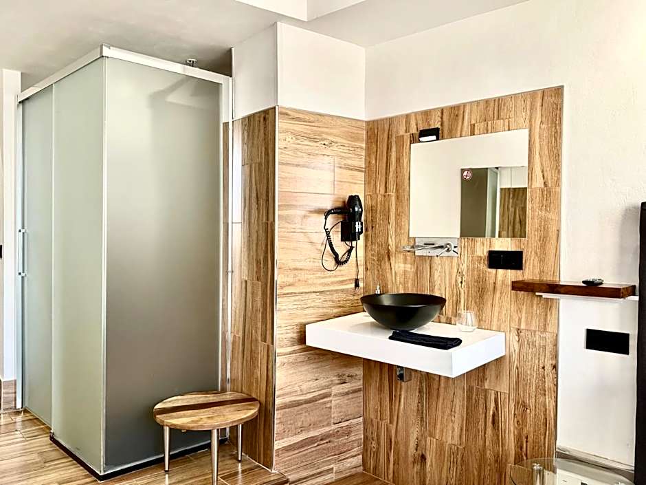 Ilustre - City-View Rooms with AC in Málaga's Old Town - Steps from Calle Larios and the Thyssen