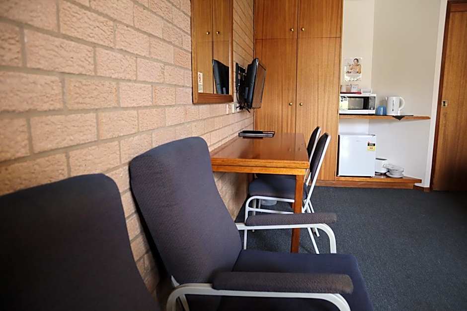 Golden Chain Aalana Motor Inn