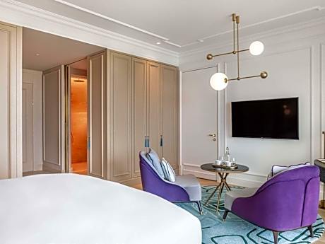 Luxury King Room