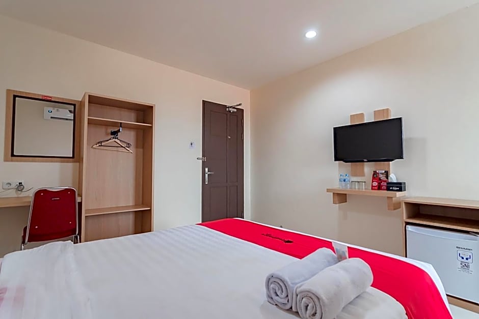 RedDoorz Syariah Plus near Tanjungpura University 2 Pontianak