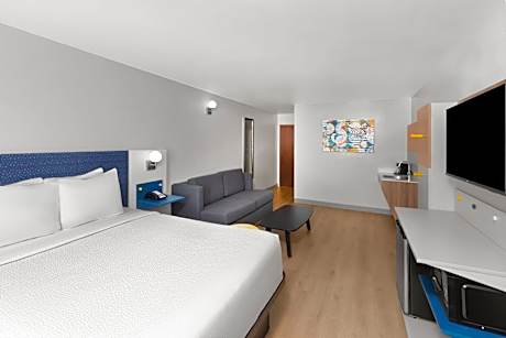 1 Queen Bed, Studio Suite, Non-Smoking