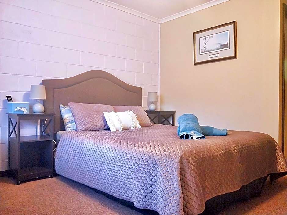 Twelve Apostles Motel & Country Retreat