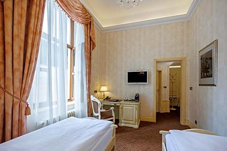 Triple Room with Garden View