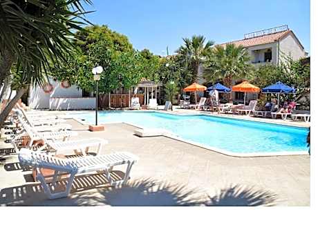 Miranta Hotel - Apartments & Studios