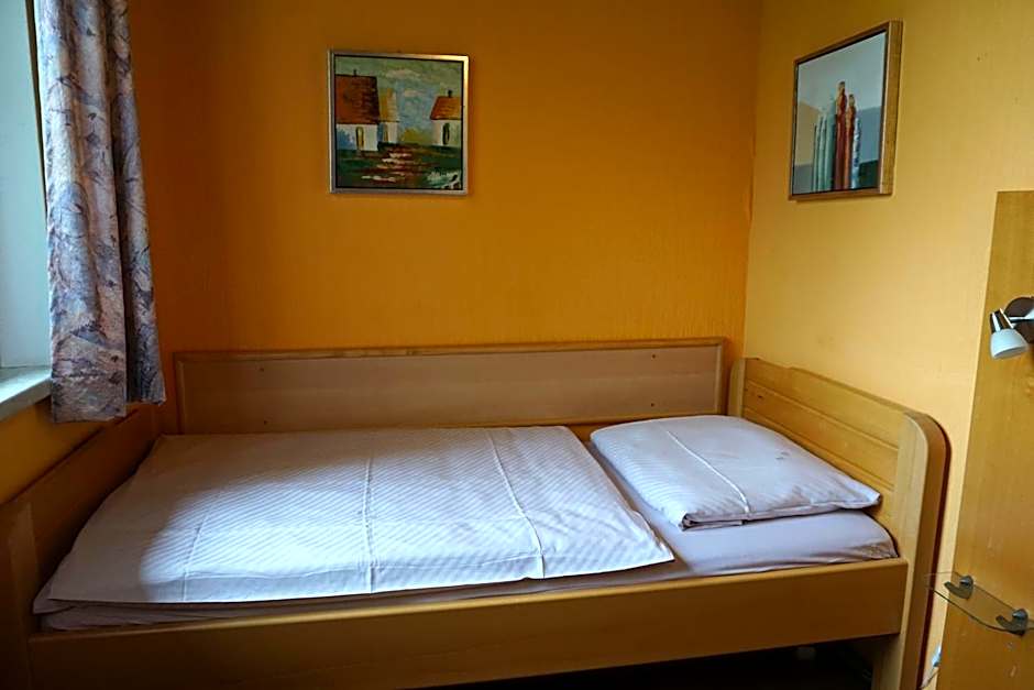 Foto 1 di 6 di Single Room