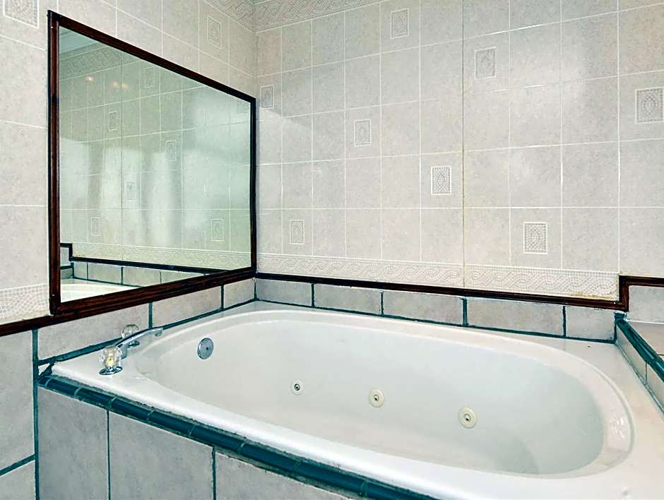 Americas Best Value Inn & Suites Kansas City