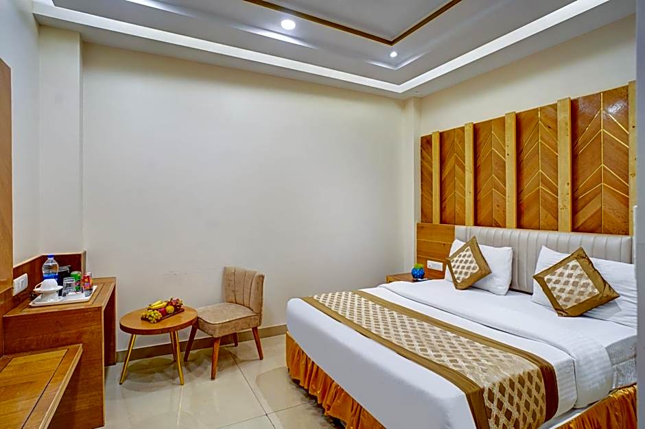 Hotel Gold Palace - 03 Mins Walk From New Delhi Railway Station