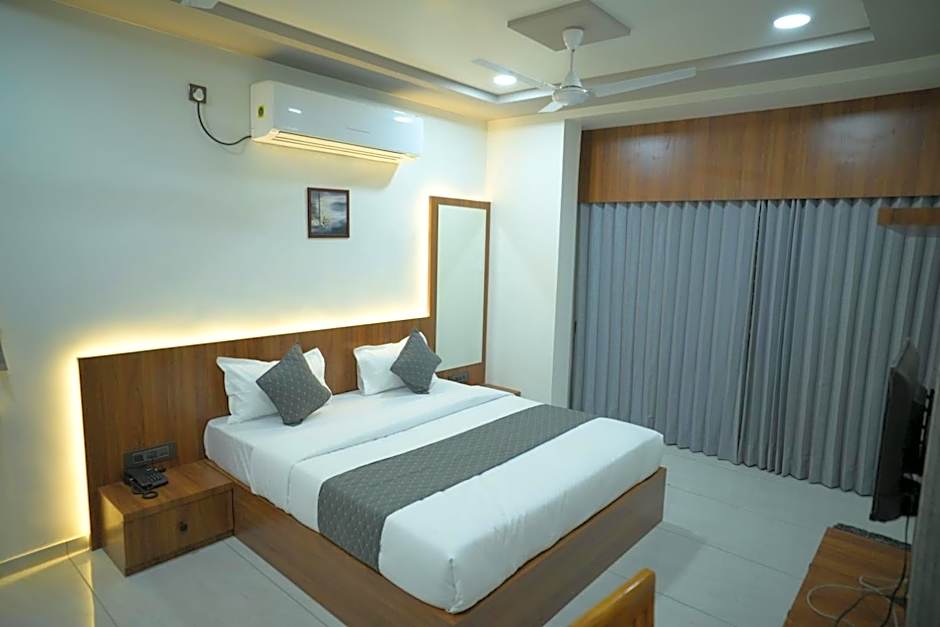Photo 1 of 2 of Deluxe Room
