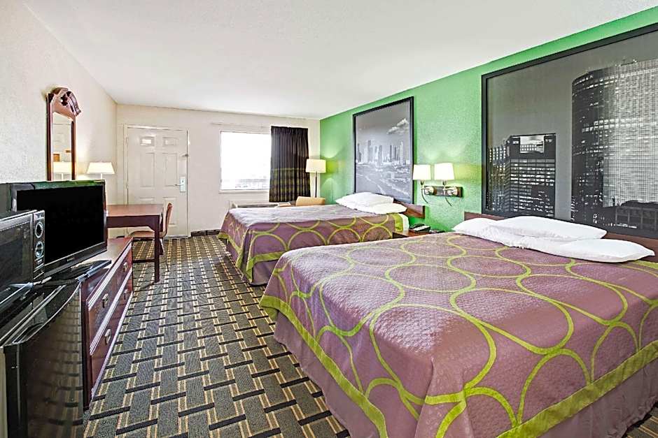 Super 8 by Wyndham Baytown / I-10