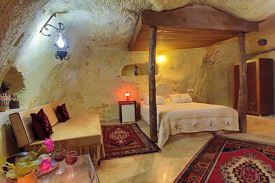 Jerveni Cave Hotel