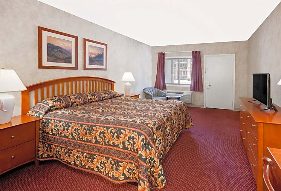 Super 8 by Wyndham Traverse City