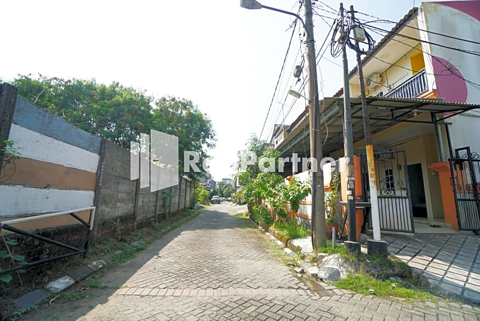 Mahkota Sivali near Soekarno Hatta Airport Mitra RedDoorz