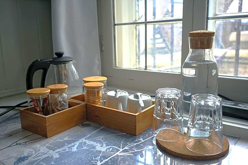 The Walrus Bar and Hostel