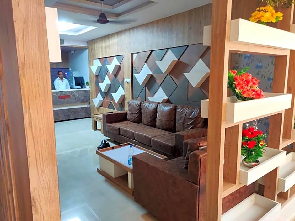 Hotel The Grand Takshak