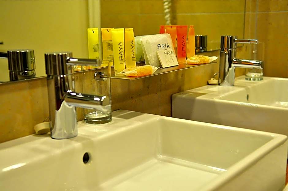 Holland House Beach Hotel