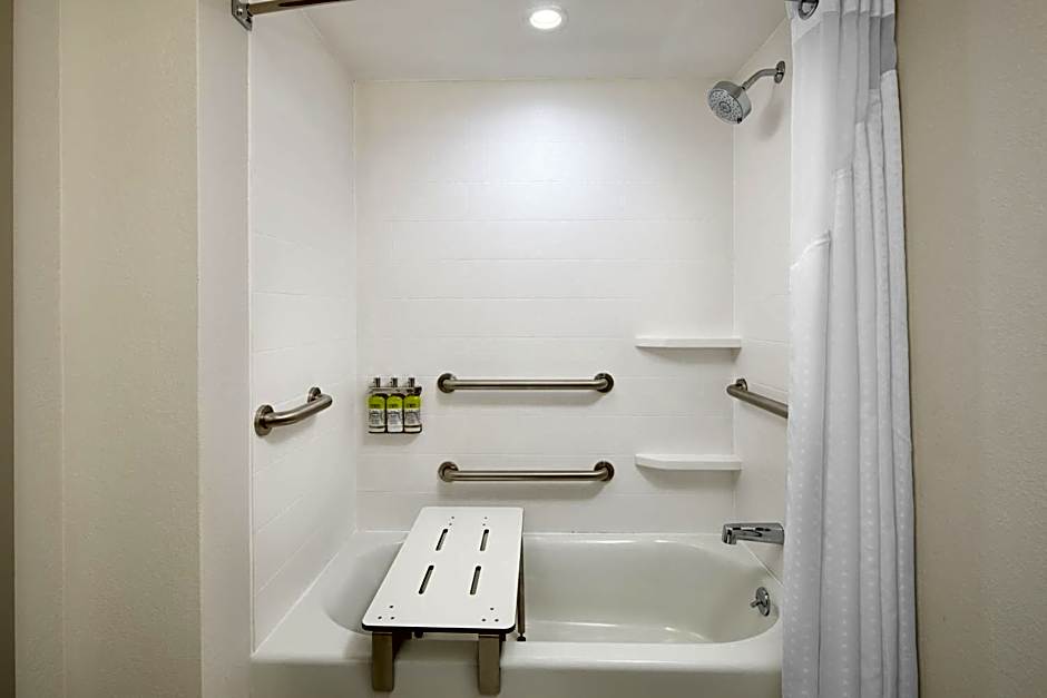 Holiday Inn Express & Suites Atlanta - Tucker Northlake By IHG