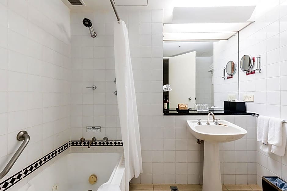 Crowne Plaza Canberra By IHG