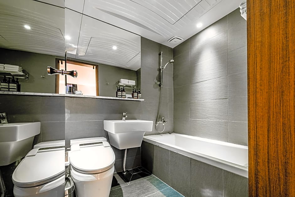 Benikea Chaeseokgang StarHills Hotel