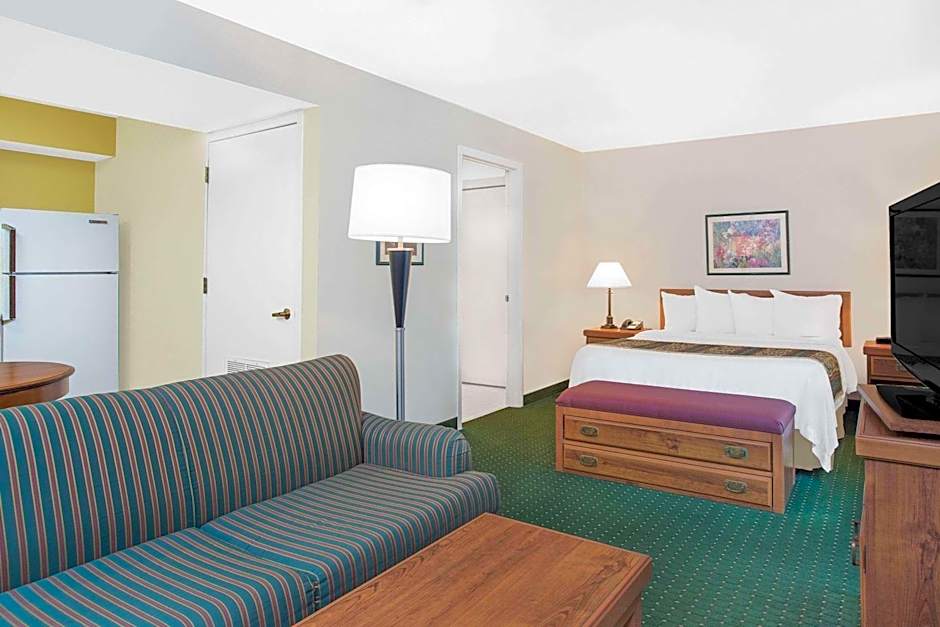 Hawthorn Extended Stay by Wyndham Green Bay