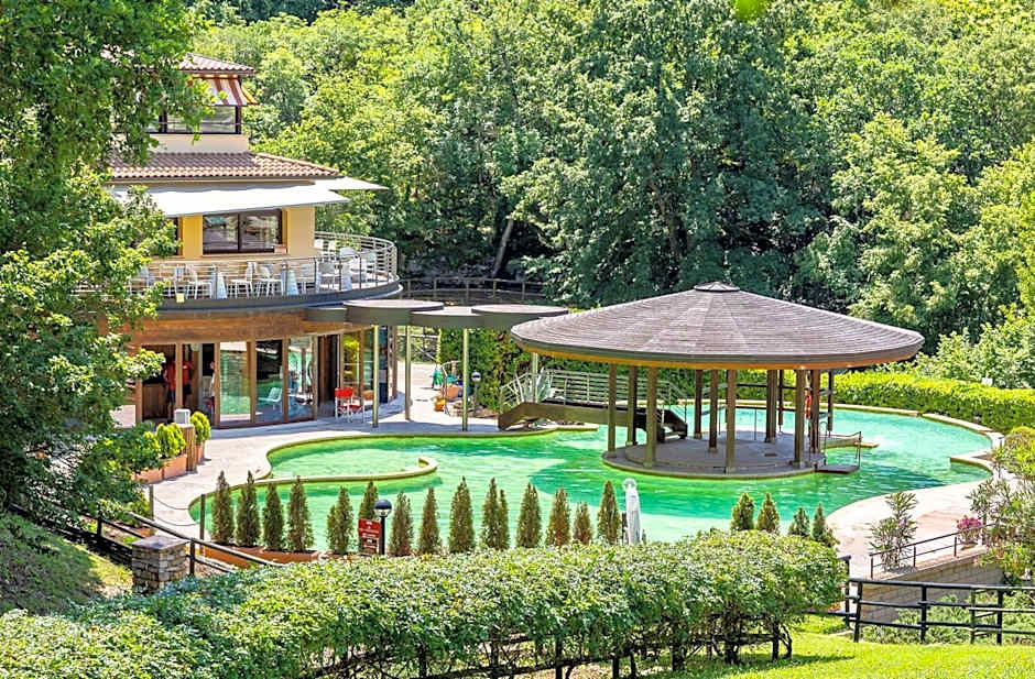 Residence with swimming-pool and thermal pools in Sorano