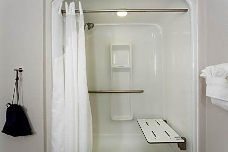 Suite - Hearing Accessible - Non-Smoking