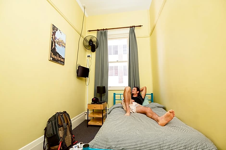 Newcastle Beach YHA Hostel