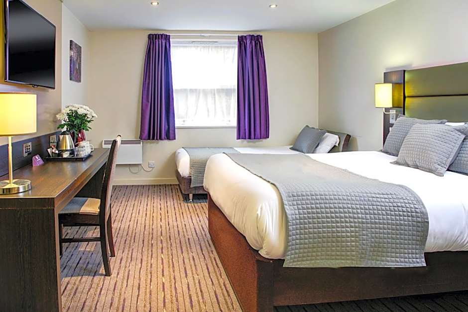Fortune Hotel Huddersfield-Halifax M62 JcT24