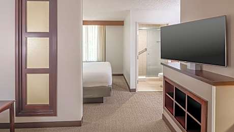 King Bed High Floor (with sofa bed)