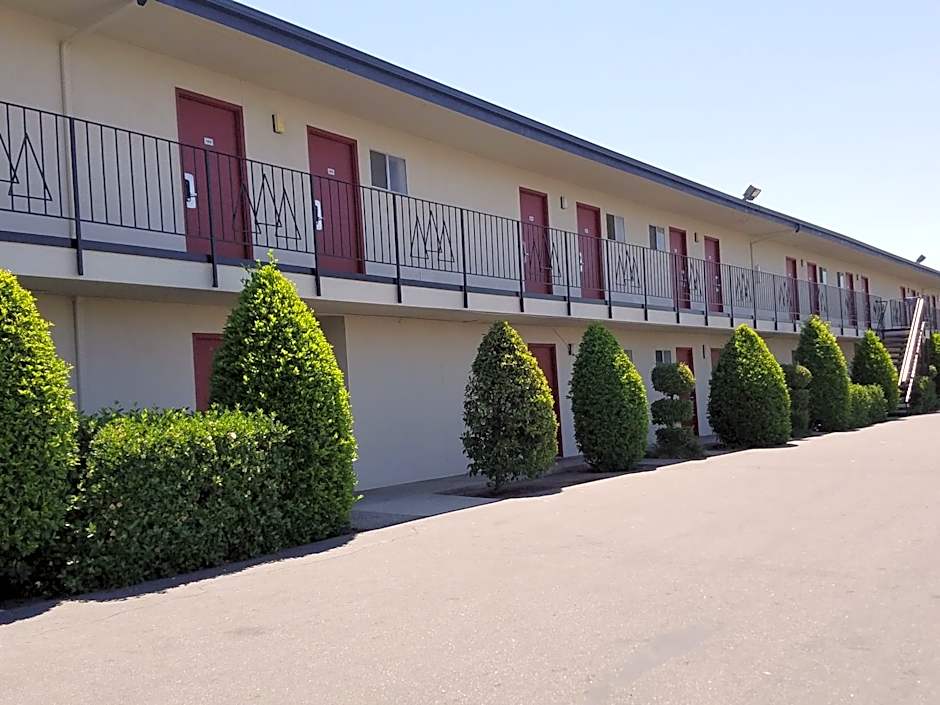 Economy Inn Fresno Yosemite '''NEWLY REMODELED'''