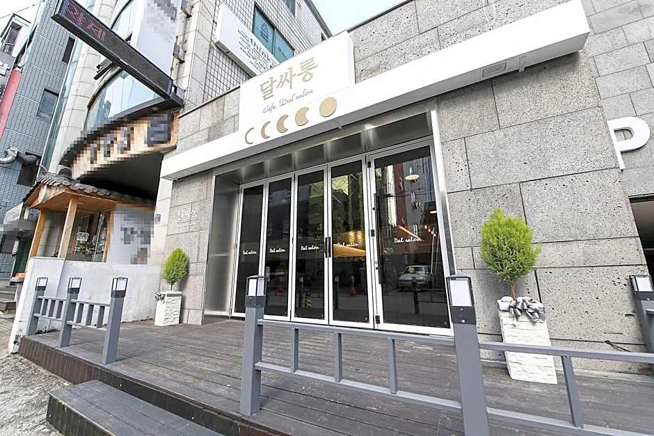 Hotel M story