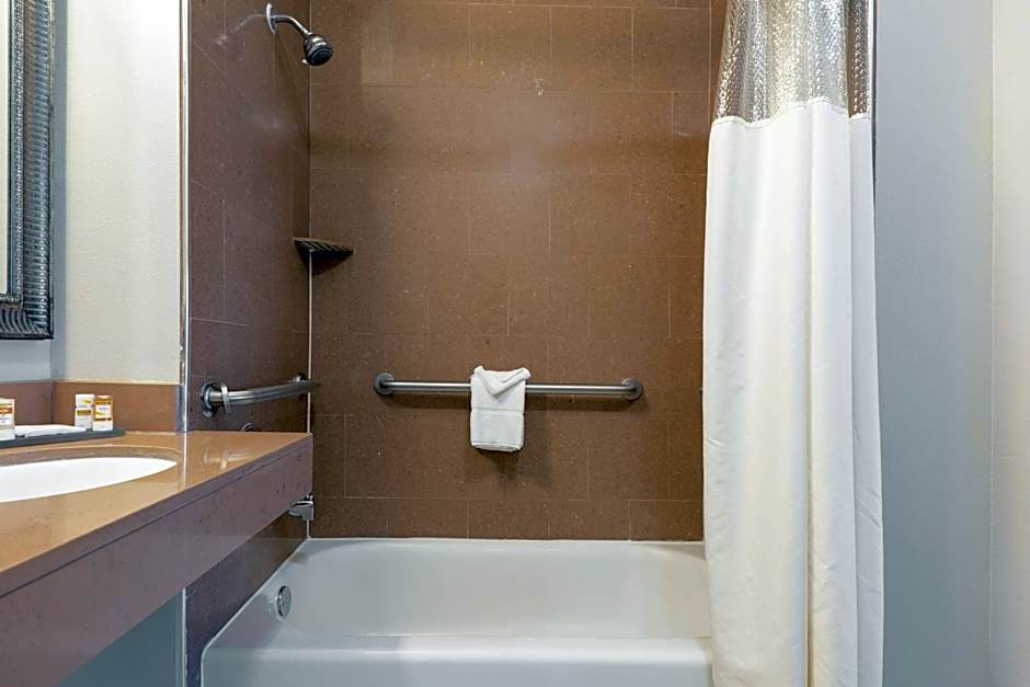 La Quinta Inn & Suites by Wyndham Alvin