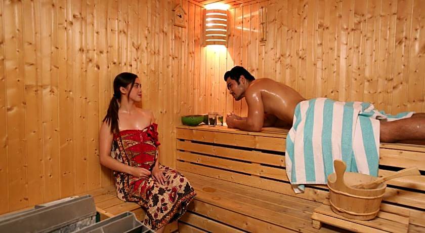 Crown Regency Hotel & Towers