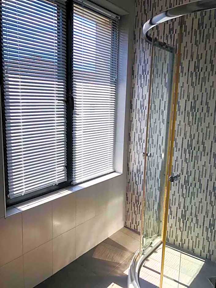 Executive Rooms and Suites Play