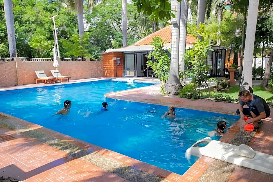 E-outfitting Golden Country Hotel